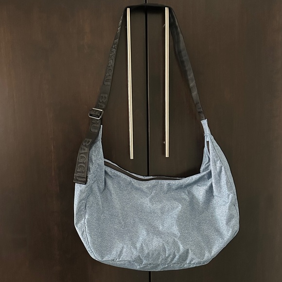 BAGGU Large Nylon Crescent Bag Digital Denim - Picture 2 of 6